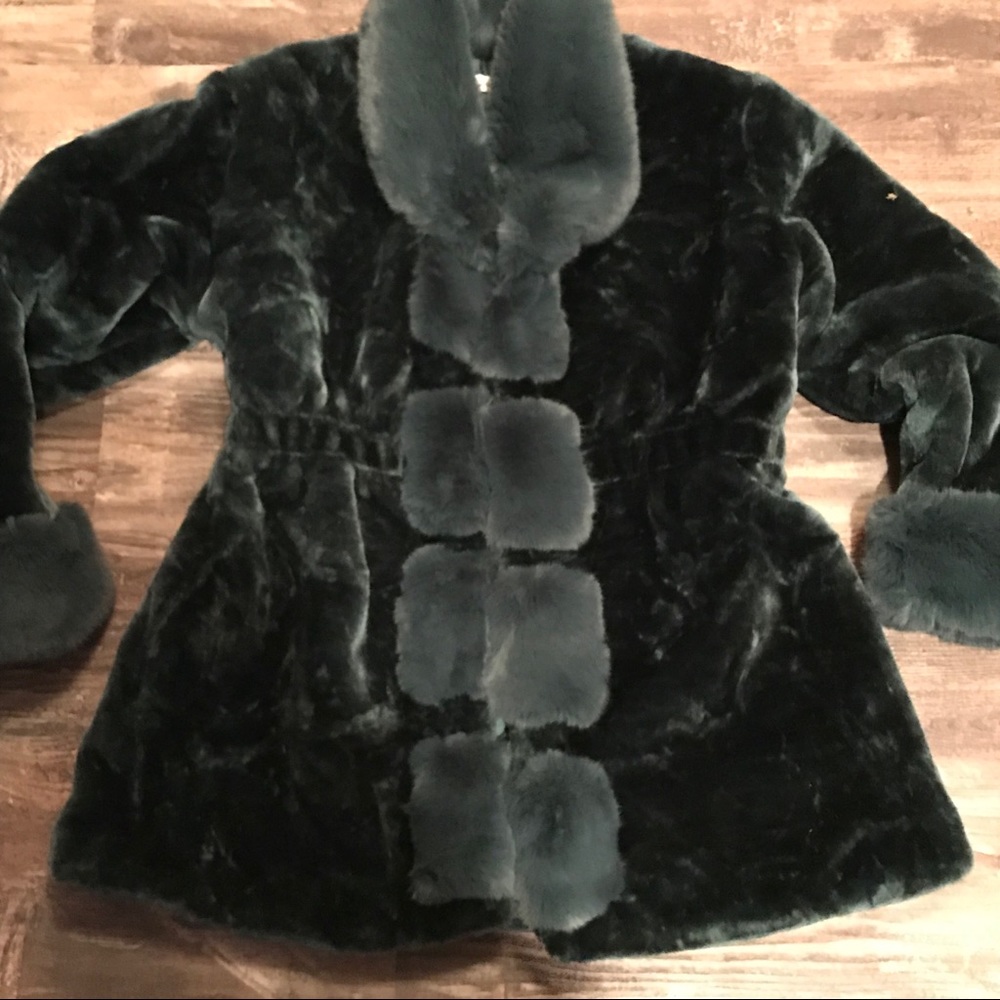 Fashion fur coat size medium. Brand new